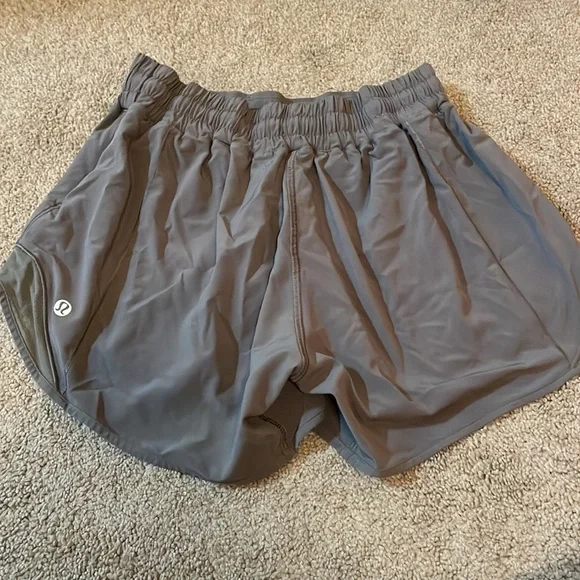 Lululemon hunter green hotty hot 4” shorts - size 4 - Picture 2 of 3